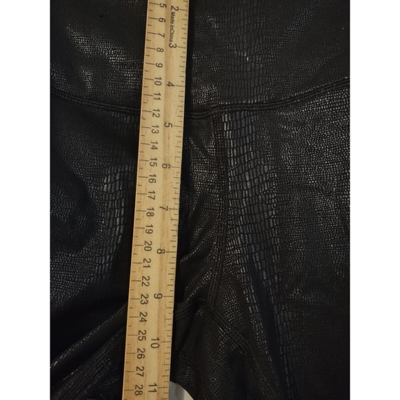 Lululemon 24" Leggings Women 2 Black Grey Animal Snake Print Wourkout Gym - Picture 5 of 6